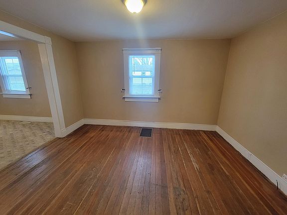 4th image of 1071 Lincoln Ln