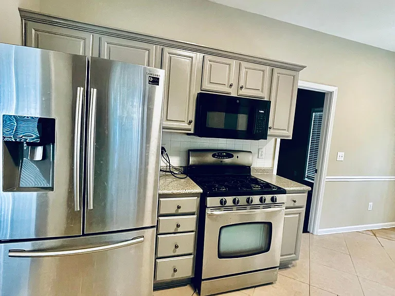 102 Frances Ln — Photo 12