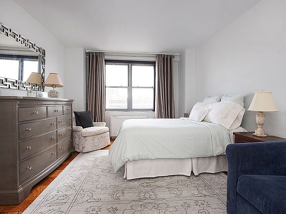 3rd image of 7025 Yellowstone Blvd APT 6G