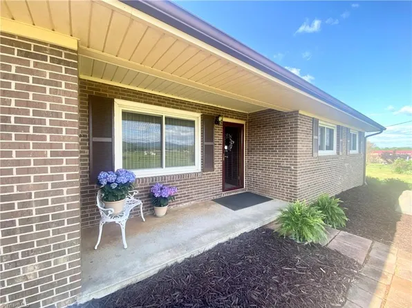 1782 Grange Rd, Elkin, NC 28621