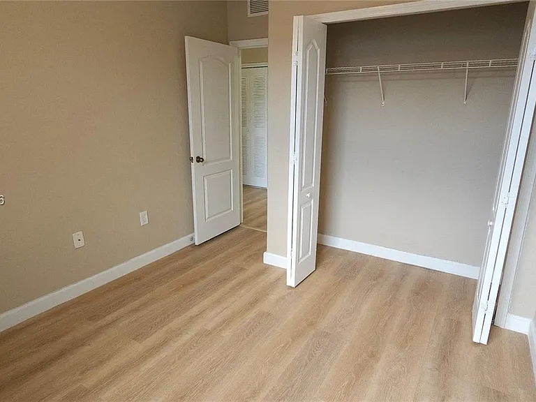 1662 SE 27th Dr #208 — Photo 8