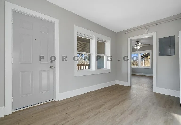 907 Maple Ave SE #1 — Photo 4