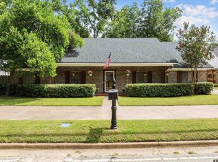 907 E Houston Ave, Crockett, TX 75835