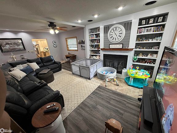 2nd image of 725 6th Ave
