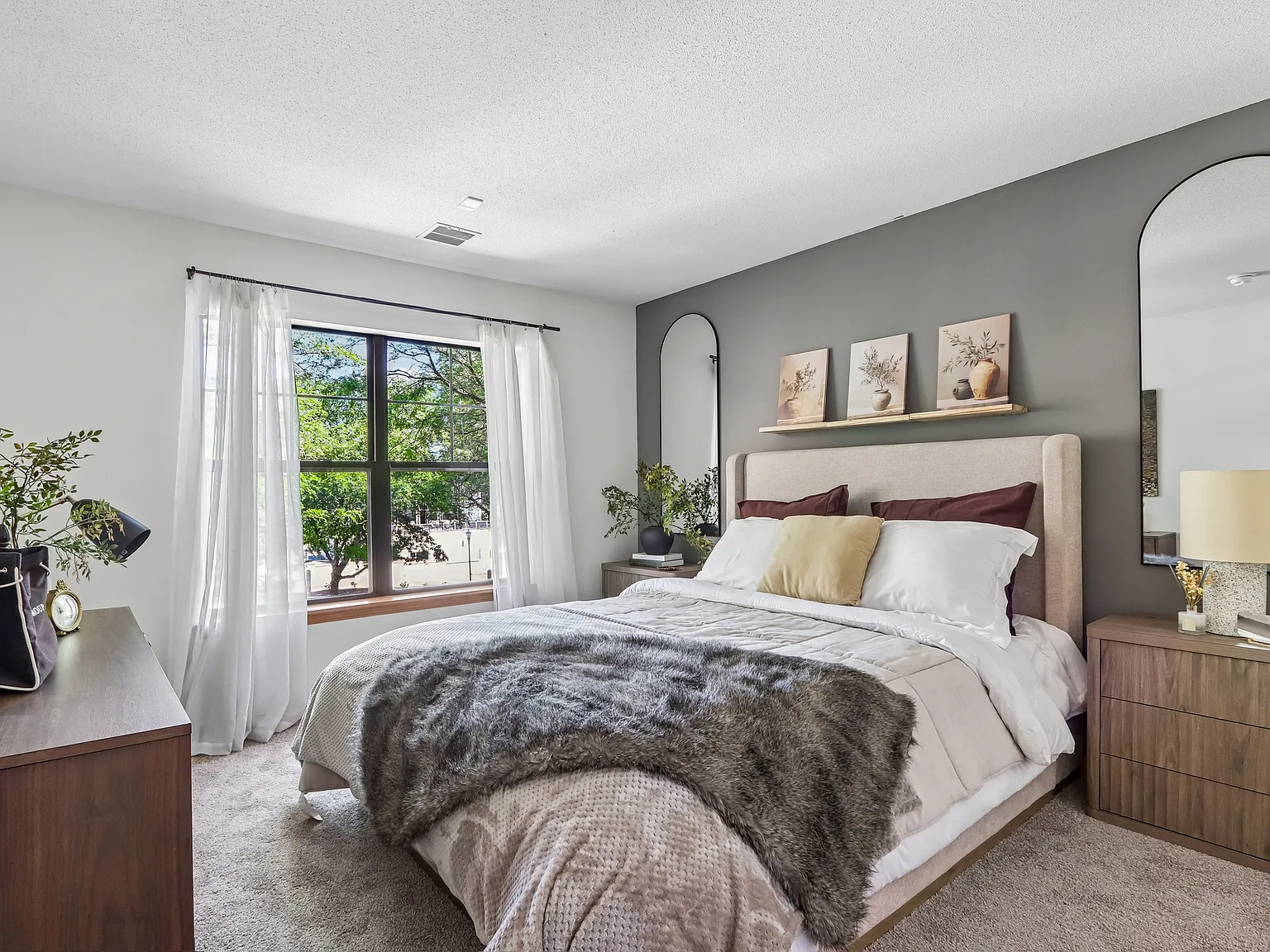 Library Hill Apartments — Photo 1