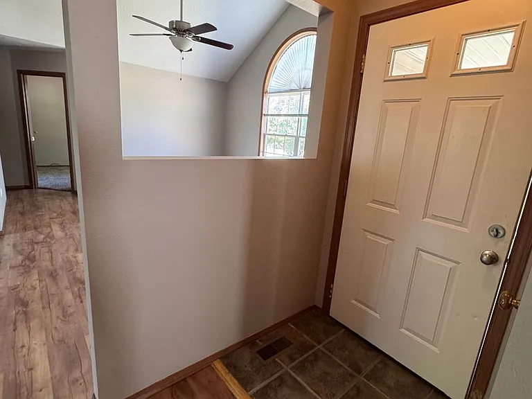 508 N Douglas Dr — Photo 17