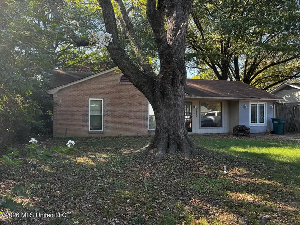 8229 Pinebrook Dr, Southaven, MS 38671