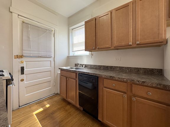 3rd image of 4402 N Rockwell St #2