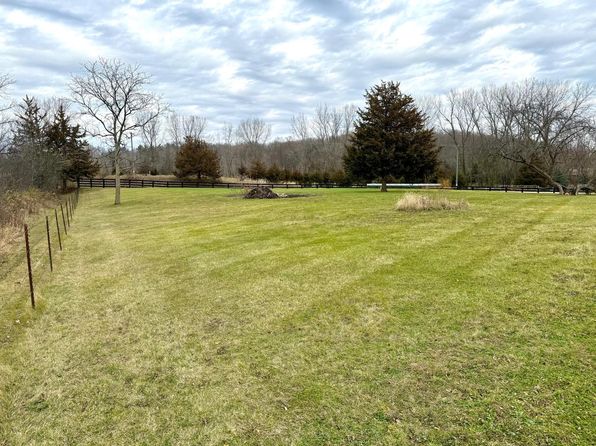 N8415 Branch ROAD, Ixonia, WI 53036