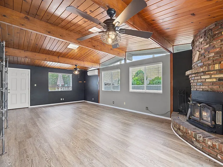 650 Mardina Way — Photo 2