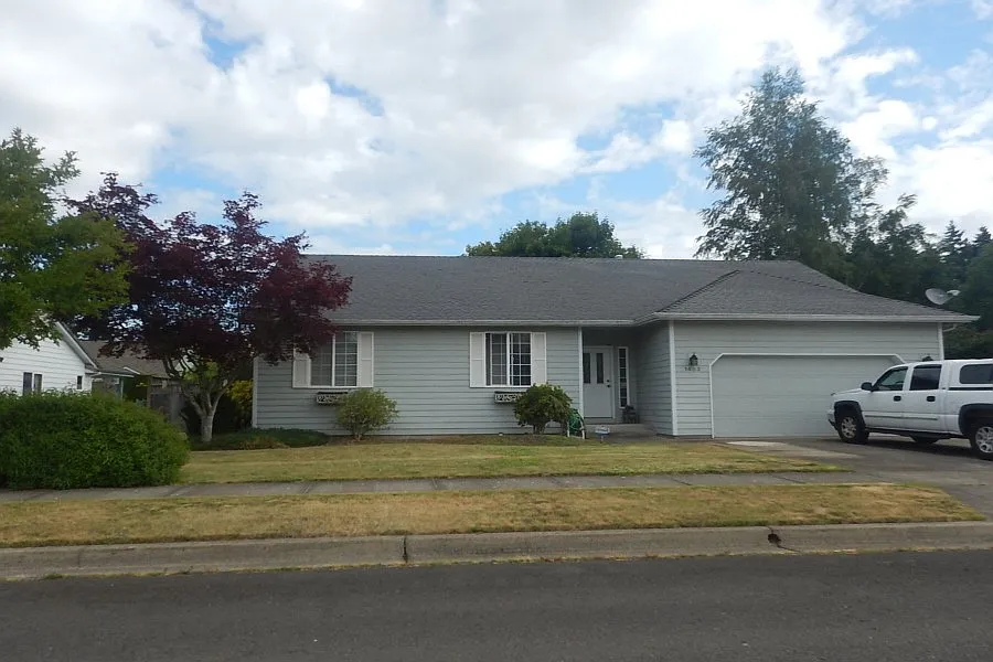 1453 E Burnett St photo 1