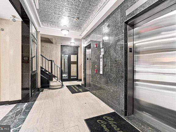 2nd image of 1939 Chestnut St #8B