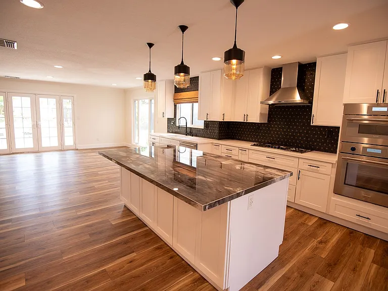 1226 E Ensign Cir — Photo 4