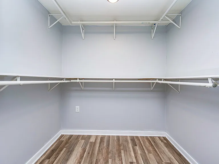 1208 Louis Ln — Photo 7