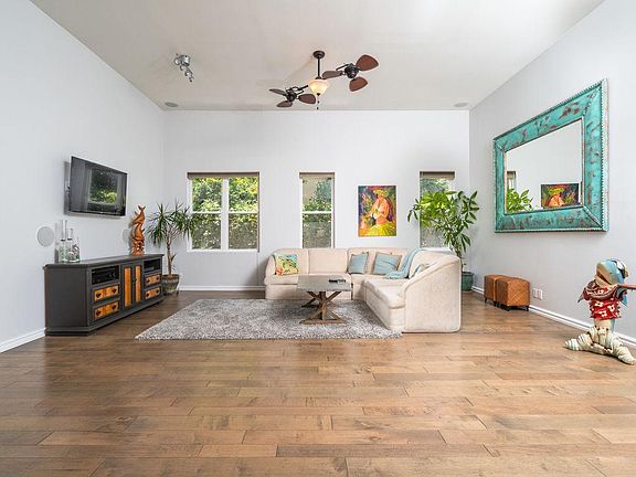 3rd image of 940 Monterey Pl