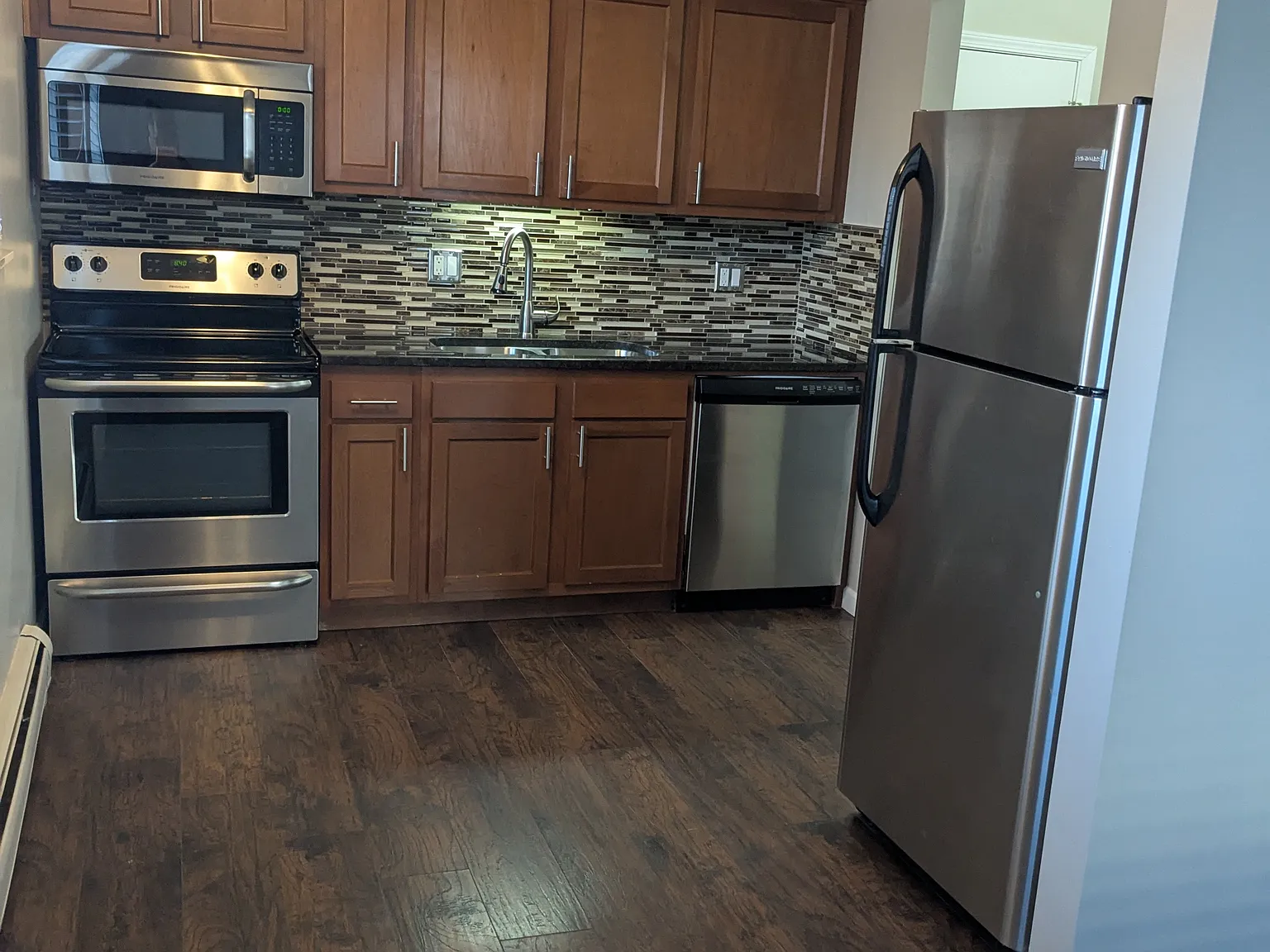 2 bed, 800 sqft, $1,150 — Photo 3