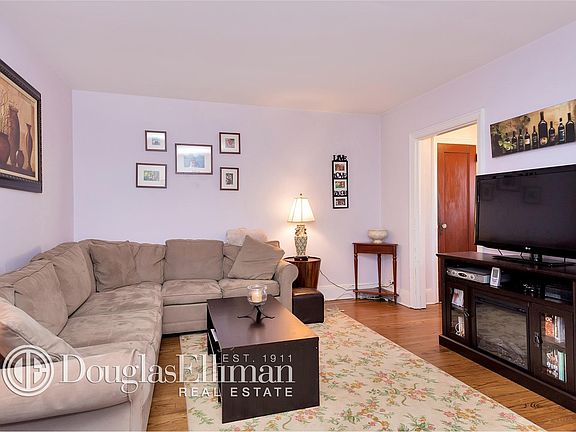 3rd image of 12 Pansy Ave
