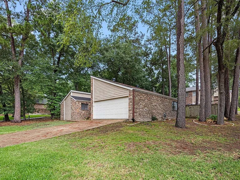 431 Evergreen Dr — Photo 2