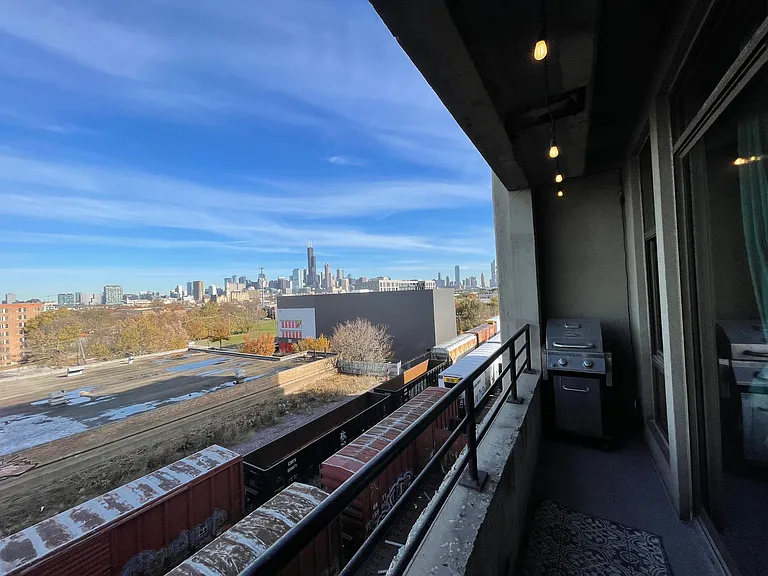 1550 S Blue Island Ave #608 — Photo 7