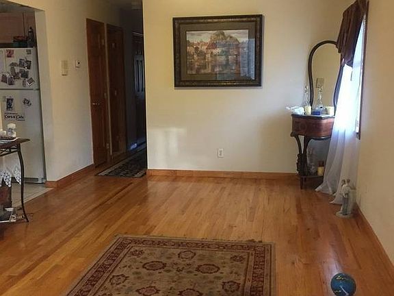 4th image of 4539 192nd St #2