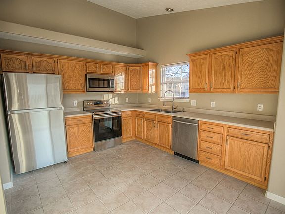 5th image of 3230 Thomas Dr
