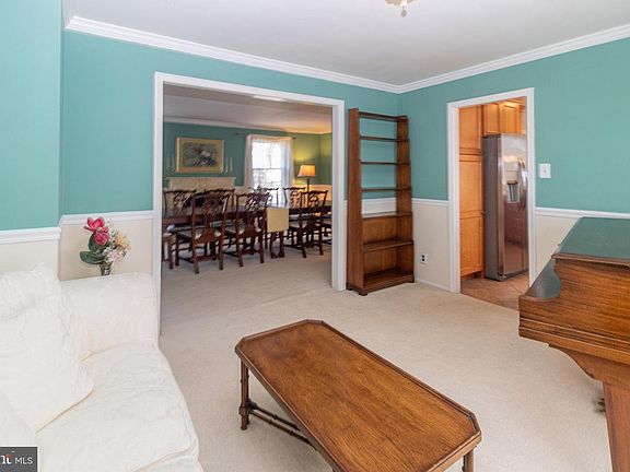 4th image of 832 Cotswold Rd