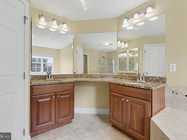 228 Leffler Cir — Photo 43