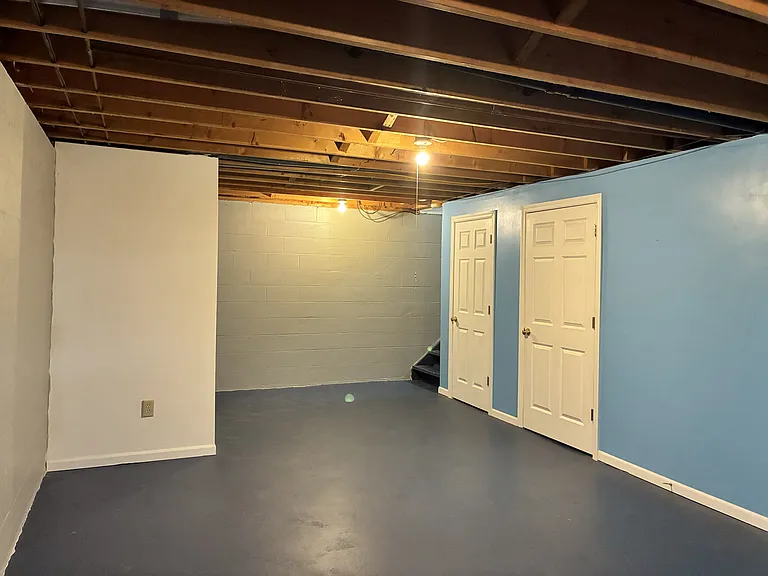 560 Executive Blvd — Photo 18