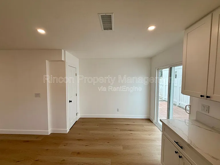 607 Lemon Way #B — Photo 5