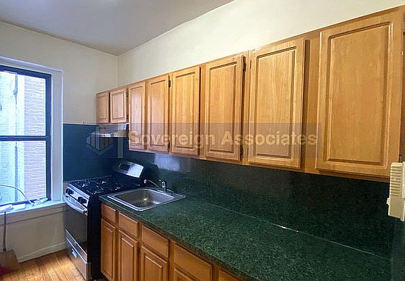 5th image of 30 Cooper St #4C