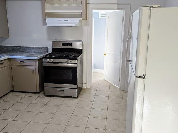 5th image of 58 E Mapledale Ave