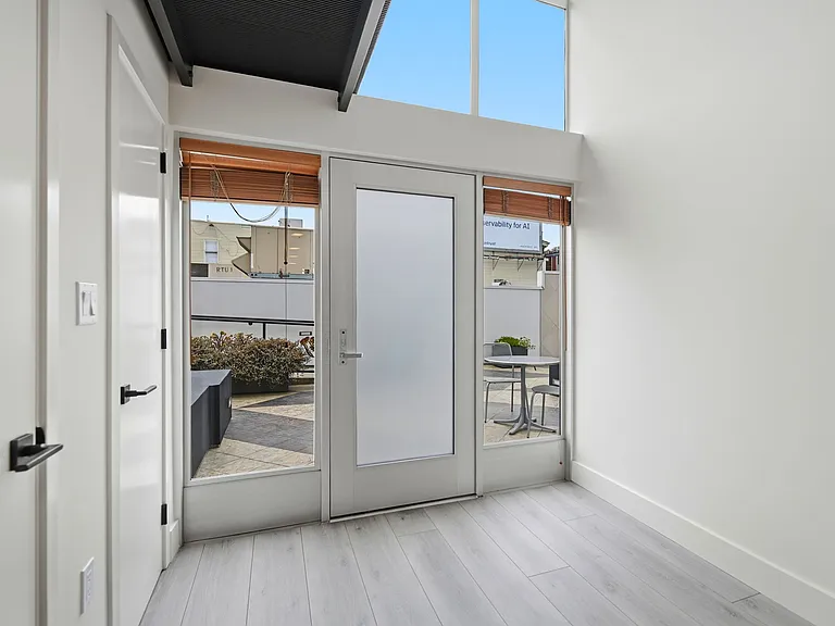 300 Linden St #3 — Photo 10