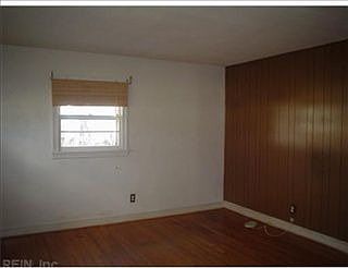 3rd image of 8288 Carlton St