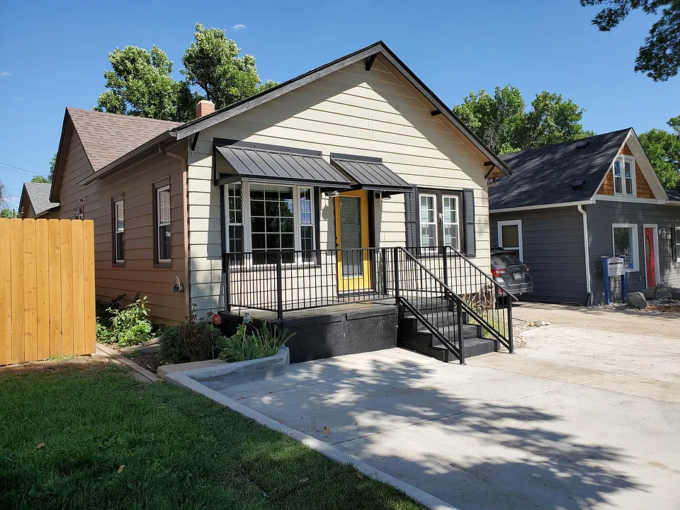 217 W South 1st St