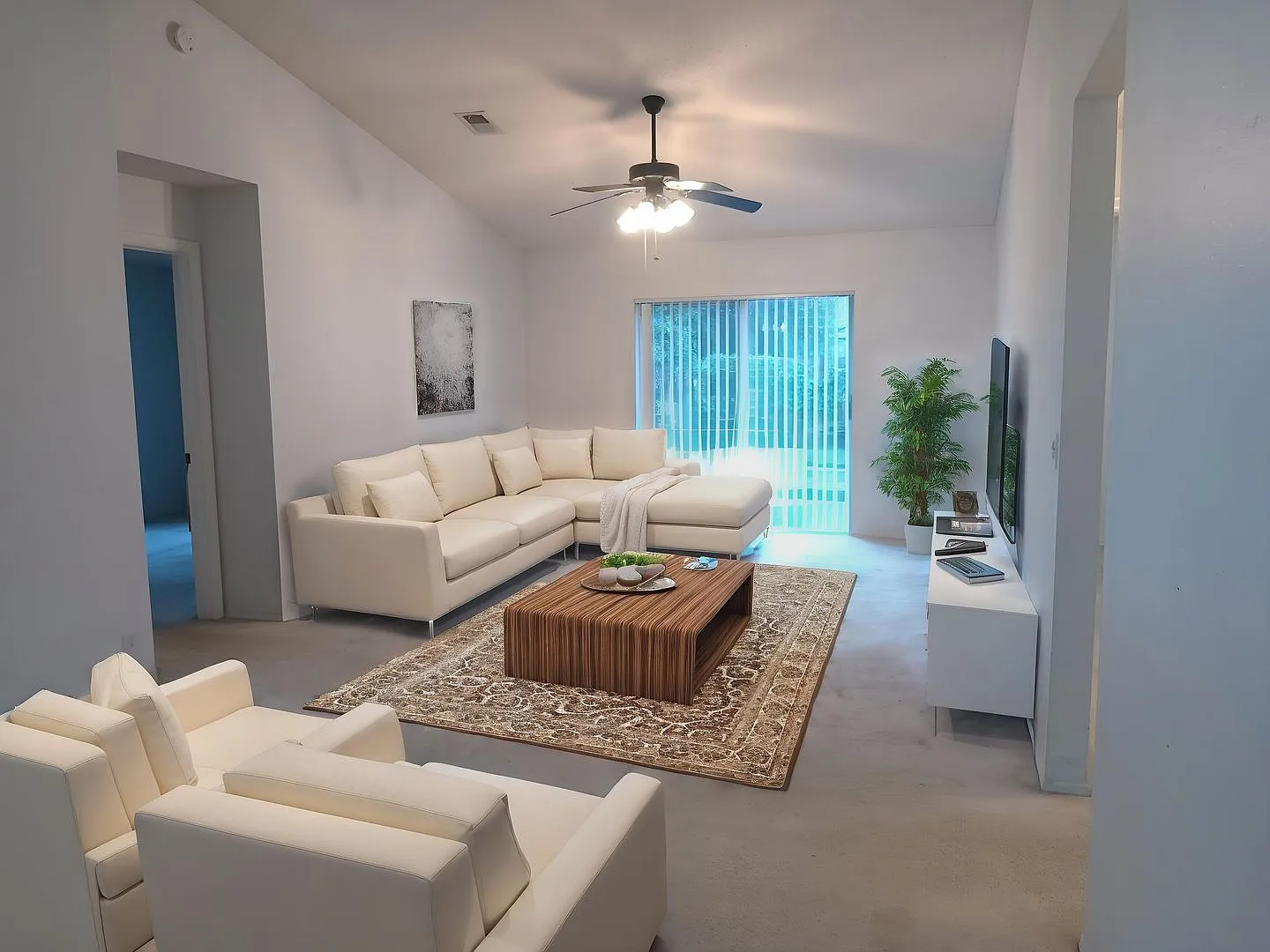 Kissimmee Single Family 3x2 Home! — Photo 2