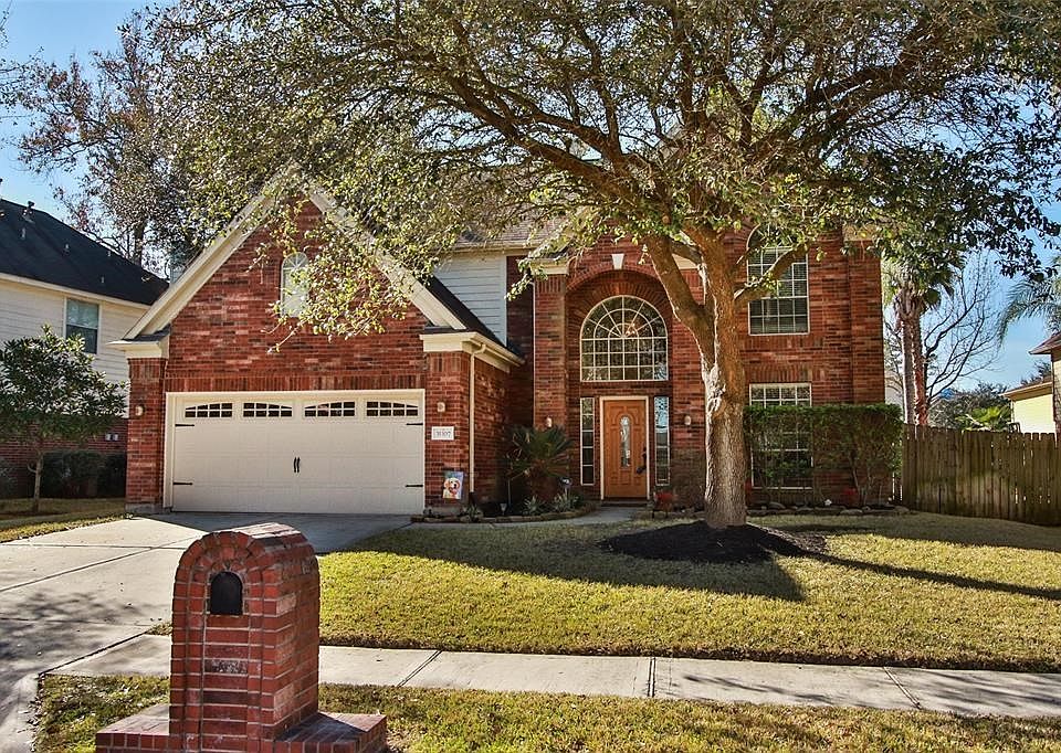 Welcome Home to 31107 Baker Lake Dr. located in the community of Imperial Oaks.