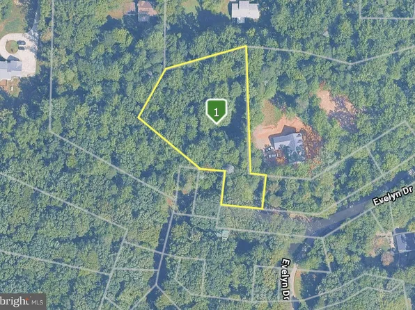 8890 Evelyn Dr, Manassas, VA 20112