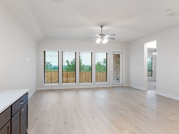 3rd image of 626 Bay Breeze Dr