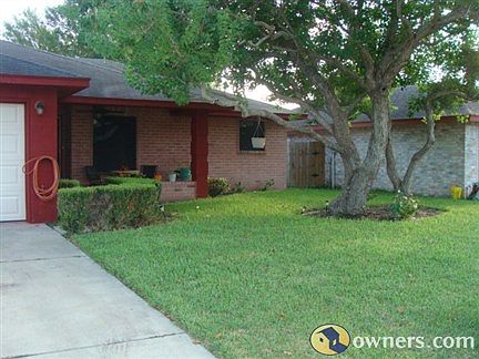 A slant pic of this House that has been freshly painted.