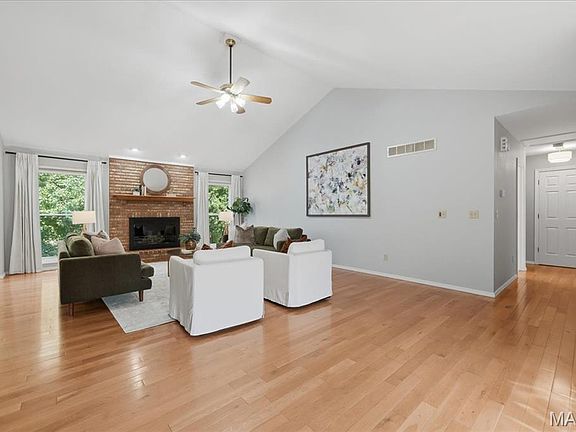 3rd image of 7806 Grantwood Oaks Ct