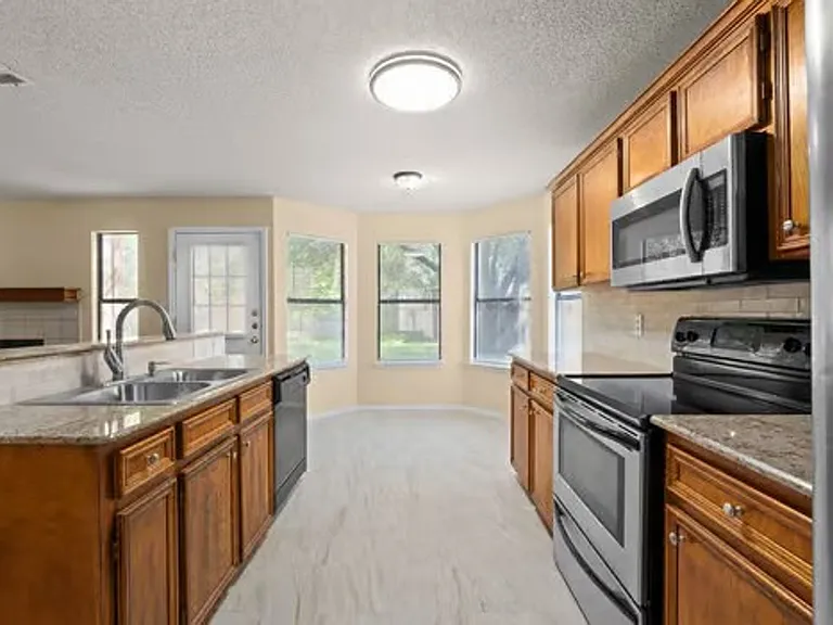 906 Tanner Rd — Photo 8