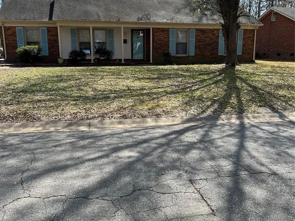 6520 Farmway Pl, Charlotte, NC 28215