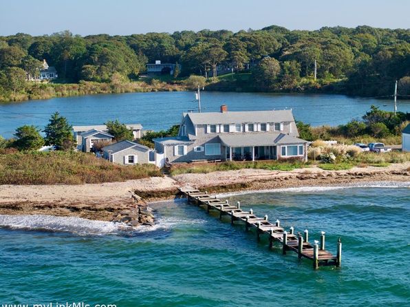 311 E Chop Dr, Oak Bluffs, MA 02557