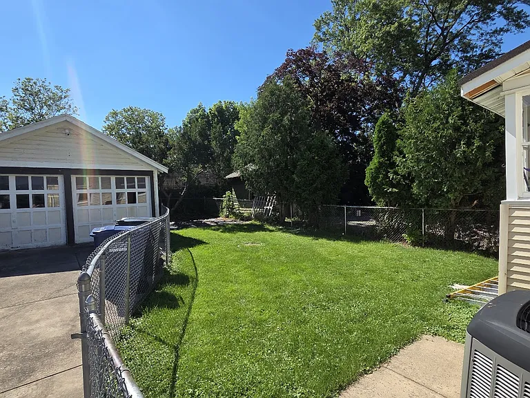 119 N Edwards Ave — Photo 22