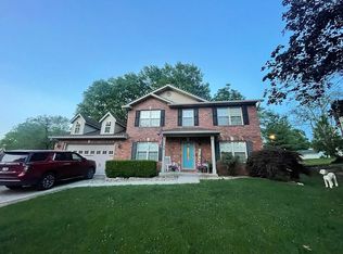 8 Foxmoor, Lebanon, IL 62254