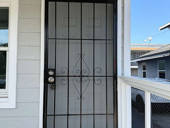 3rd image of 1449 Linden Ave