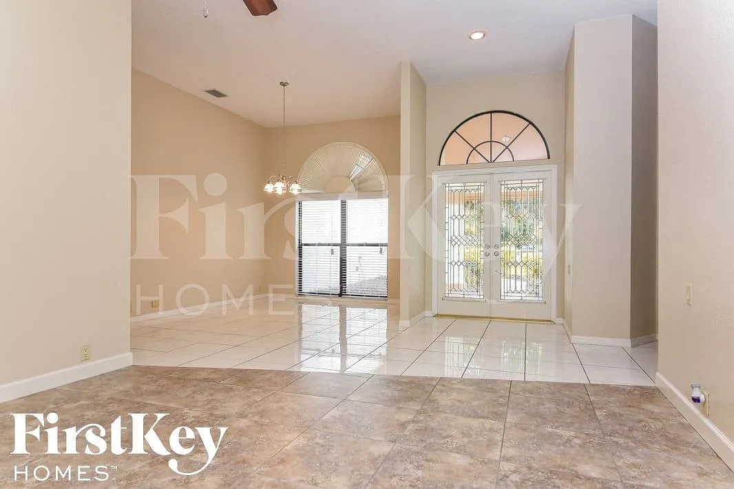 4 bed, 3.0 bath, 2618 sqft, $3,020 — Photo 3