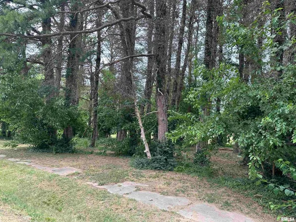 0 4th St, Benton, IL 62812