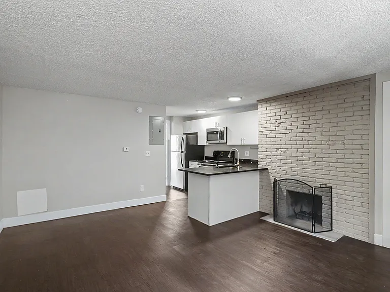 137 S Penn — Photo 39