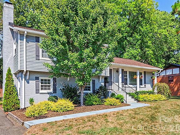 2nd image of 5621 Alanhurst Pl